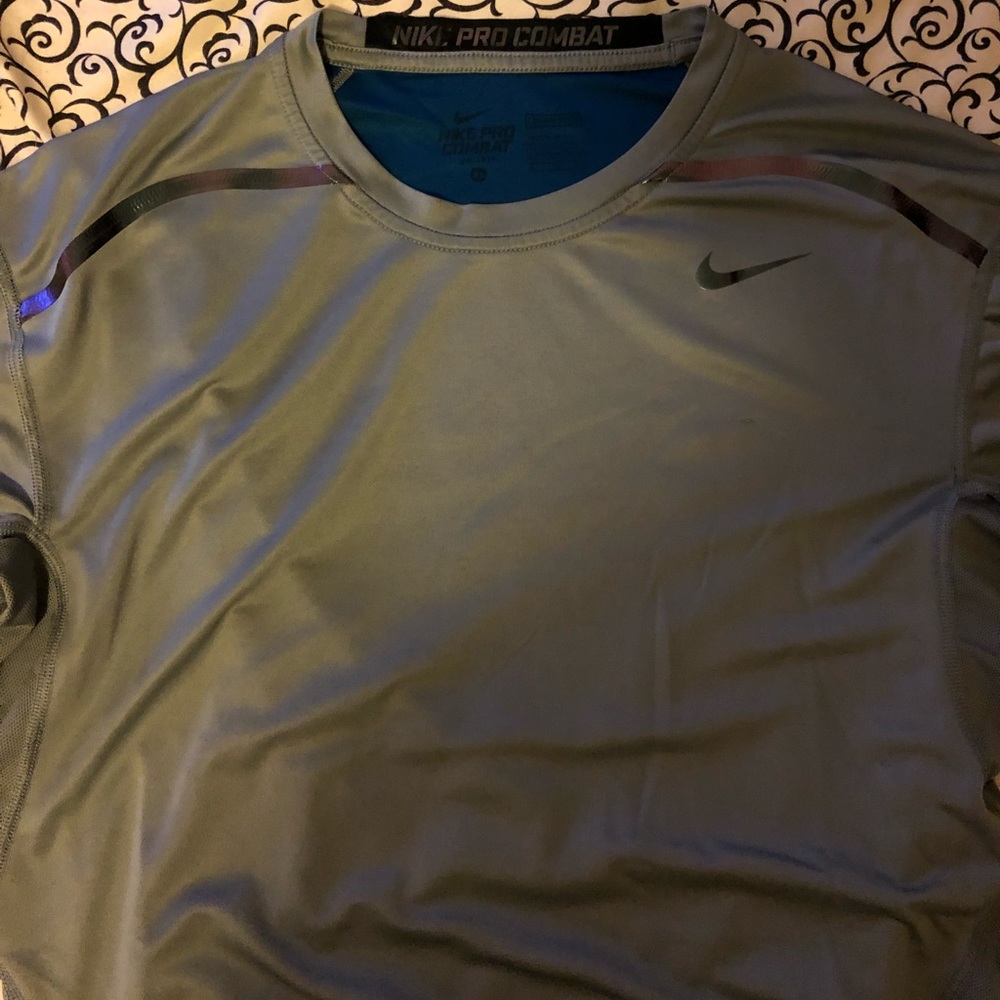 Nike - Picture 2 of 5